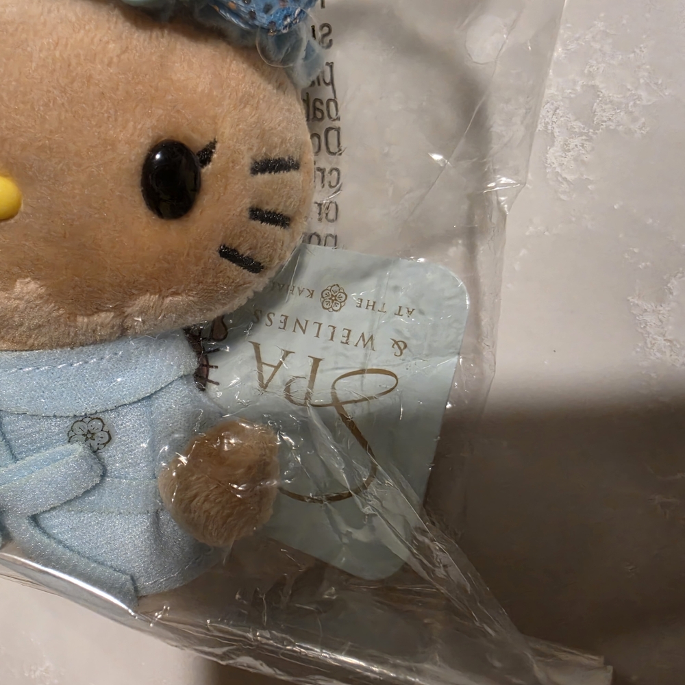 Hello Kitty Kahala Resort Spa Exclusive Keychain - Picture 3 of 4